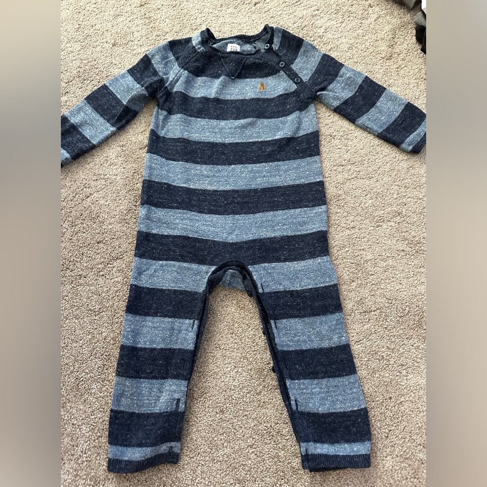 BabyGap 2 pieces pants / and sweater one piece 18-24mths